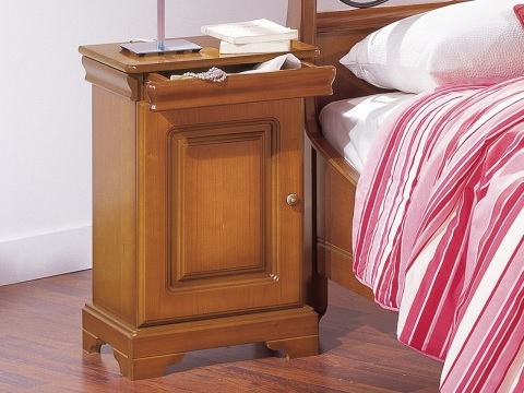 Minet nachtkast Louis Philippe ,verborgen la,kersen gelakt,hout,slaapkamer, breed 42 cm.,hoog 64 cm.,diep 33 cm. theo bot